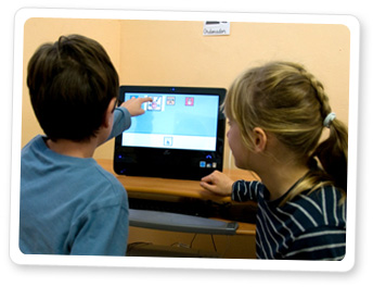 Children using Azahar applications